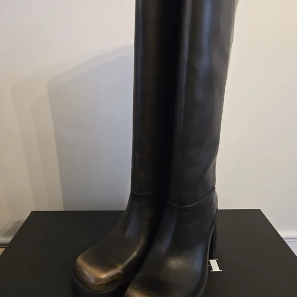 Coach Sculpted C Tall Boot. Size 10 Regular. - Picture 4 of 9